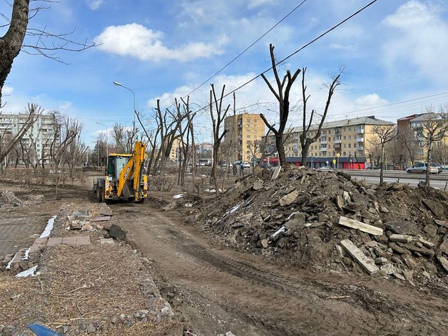 В Красноярске начали благоустраивать променад на Предмостной
