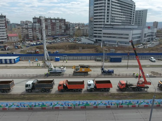 В Красноярске на улице Молокова готовят площадку под первую станцию метро