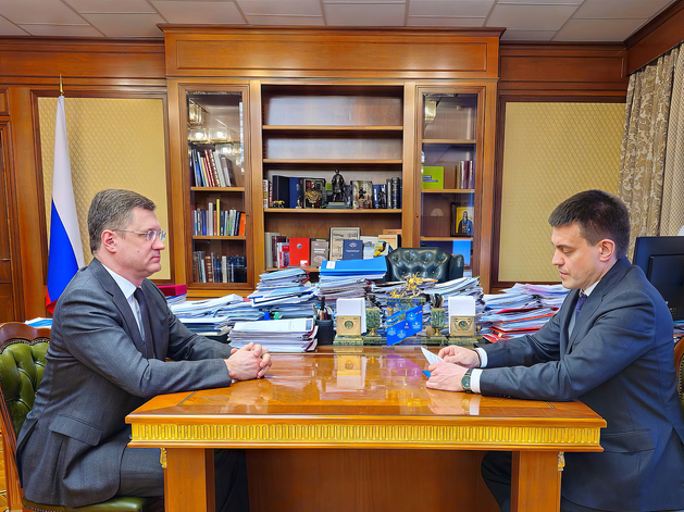 Новак провел рабочую встречу с губернатором Красноярского края Котюковым 

