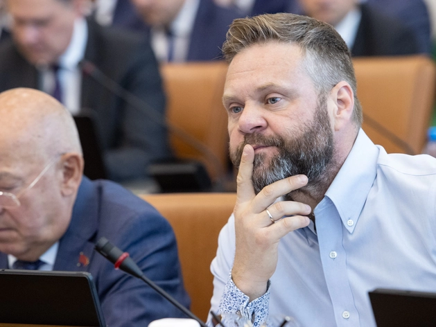 У красноярского предпринимателя Романа Гольдмана арестовали теплоход «Лермонтов» У красноярского предпринимателя Романа Гольдмана арестовали теплоход «Лермонтов»