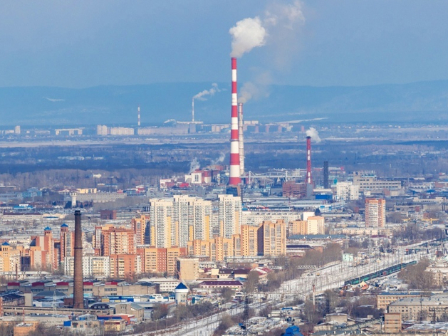 Вдвое больше красноярских предприятий заставили снижать выбросы при «черном небе»