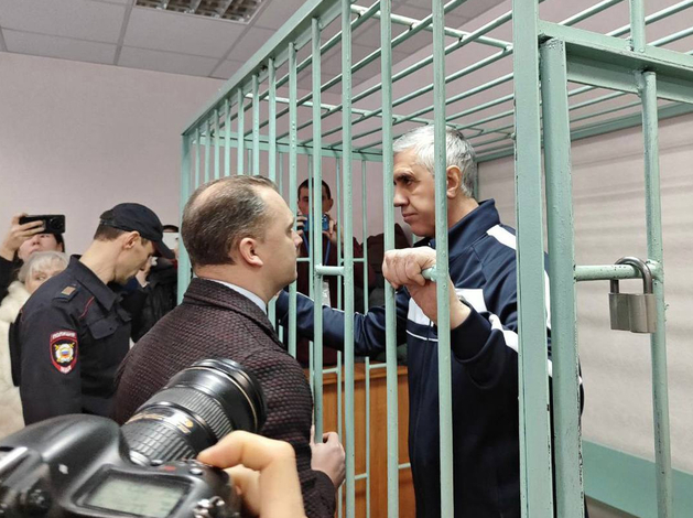 Красноярского бизнесмена Анатолия Быкова этапируют из Карелии поближе к родственникам
Красноярского бизнесмена Анатолия Быкова этапируют из Карелии поближе к родственникам
