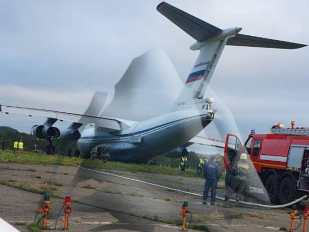 Воздушная гавань закрыта. Самолет ИЛ-76 аварийно приземлился в аэропорту Черемшанка Воздушная гавань закрыта. Самолет ИЛ-76 аварийно приземлился в аэропорту Черемшанка