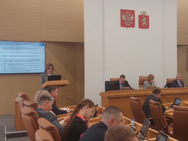 Депутаты Горсовета Красноярска повысили пенсии себе и мэру. На сколько вырастут выплаты? 