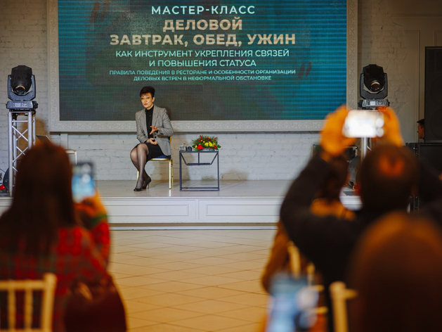 Федеральный эксперт научила бизнесменов Красноярска вести переговоры на деловых обедах