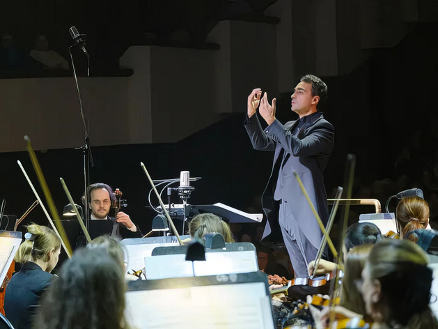 Оркестр Красноярского театра оперы и балета возглавил новосибирский дирижер
Оркестр Красноярского театра оперы и балета возглавил новосибирский дирижер