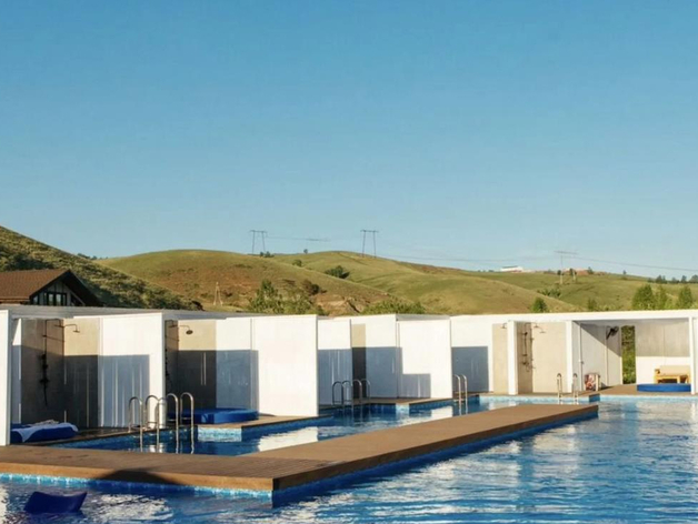 Под Красноярском за 250 млн рублей продают комплекс с бассейнами «Холмы»