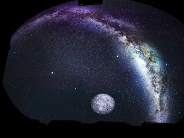 Самая большая выставка метеоритов за Уралом и планетарий открылись в Красноярске Самая большая выставка метеоритов за Уралом и планетарий открылись в Красноярске