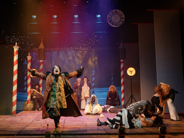 Любить по-итальянски в Сибири: какой была финальная премьера `2025 в театре Пушкина Любить по-итальянски в Сибири: какой была финальная премьера `2025 в театре Пушкина