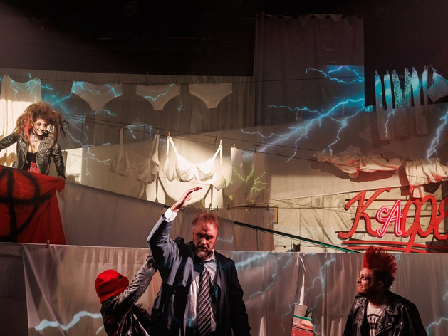 Абсурдистская Одиссея красноярского драмтеатра под рок-музыку Абсурдистская Одиссея красноярского драмтеатра под рок-музыку