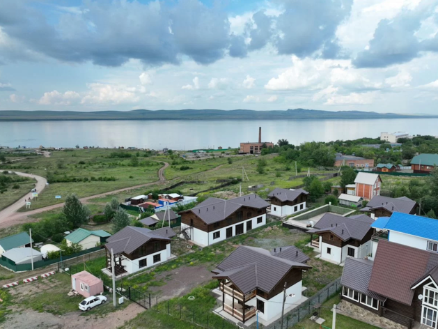 На берегу озера Шира в Хакасии продают туристическую базу за 39 млн рублей На берегу озера Шира в Хакасии продают туристическую базу за 39 млн рублей