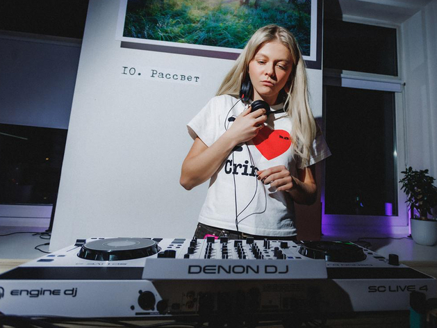 Прокурор за пультом: как школа диджеинга в Красноярске зарабатывает на взрослых учениках Прокурор за пультом: как школа диджеинга в Красноярске зарабатывает на взрослых учениках