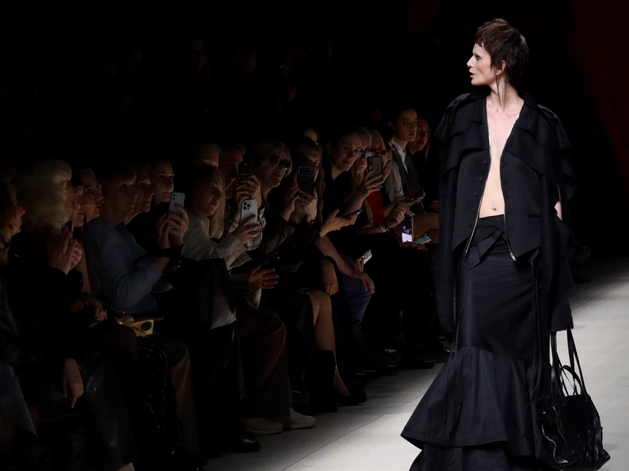 Красноярск…Москва…Париж. Чего стоит бренду из Сибири покорить модную столицу? Красноярск…Москва…Париж. Чего стоит бренду из Сибири покорить модную столицу?