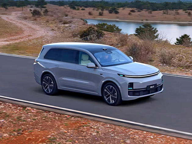 Li Auto открыл официальный дилерский центр в Красноярске
Li Auto открыл официальный дилерский центр в Красноярске