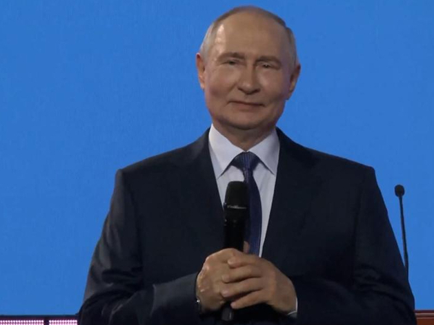В Красноярск прилетел Владимир Путин и поздравил школьников
В Красноярск прилетел Владимир Путин и поздравил школьников